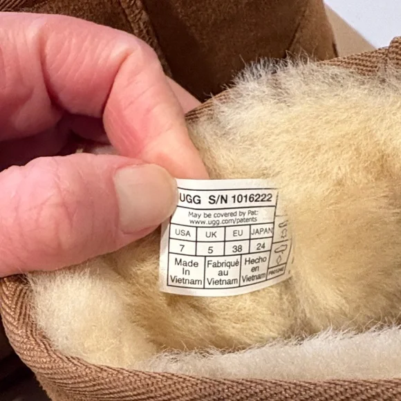 UGG women’s classic mini II boot - chestnut size 7 - new with box! - Picture 5 of 10